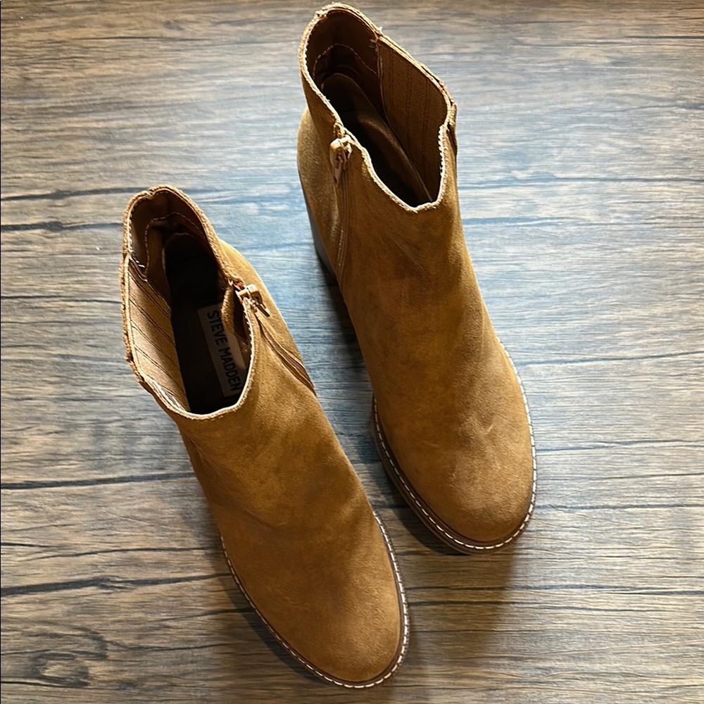 STEVE MADDEN WOMEN’S ANKLE SUEDE BOOTS